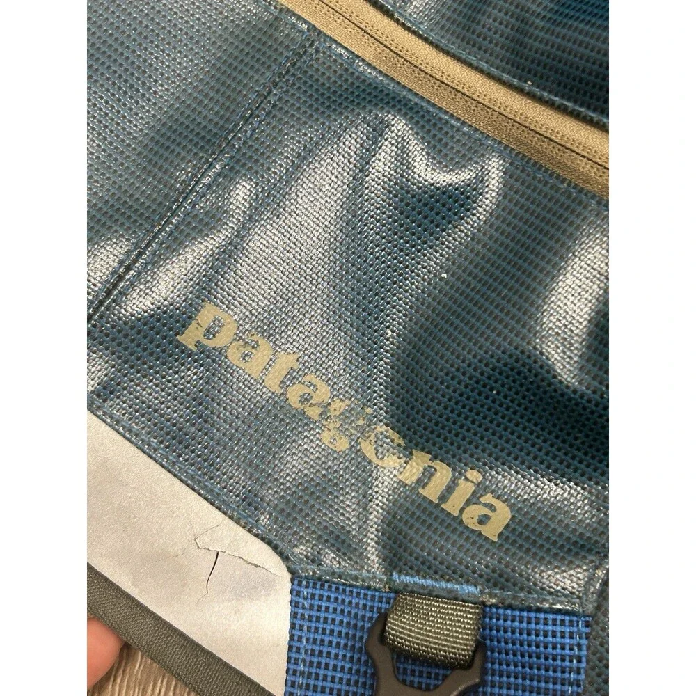 Patagonia Black Hole Mini Messenger Bag Blue 49320 FLAWS